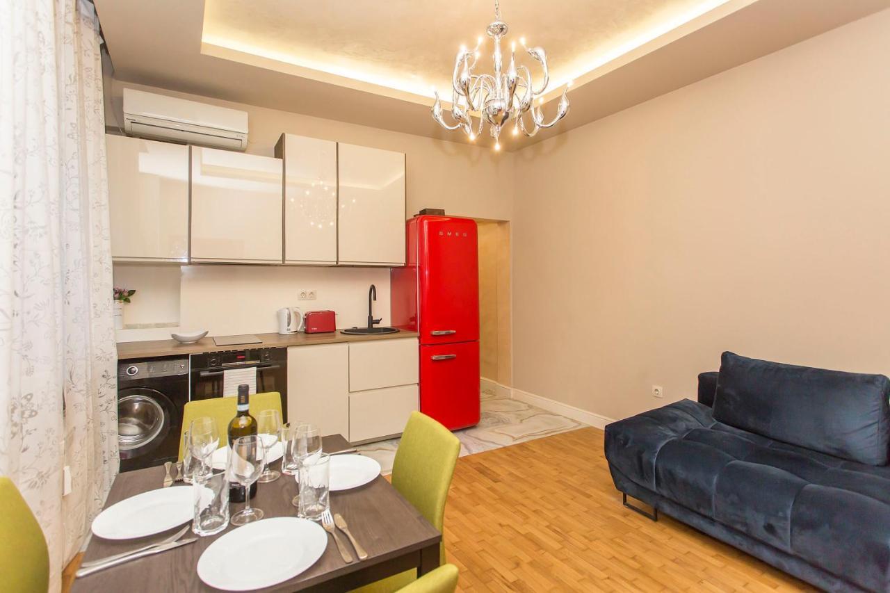 Elegant 2Bdr Apartment With A Balcony Szófia Kültér fotó