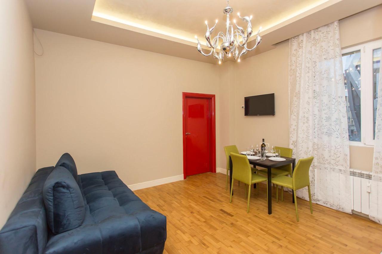 Elegant 2Bdr Apartment With A Balcony Szófia Kültér fotó
